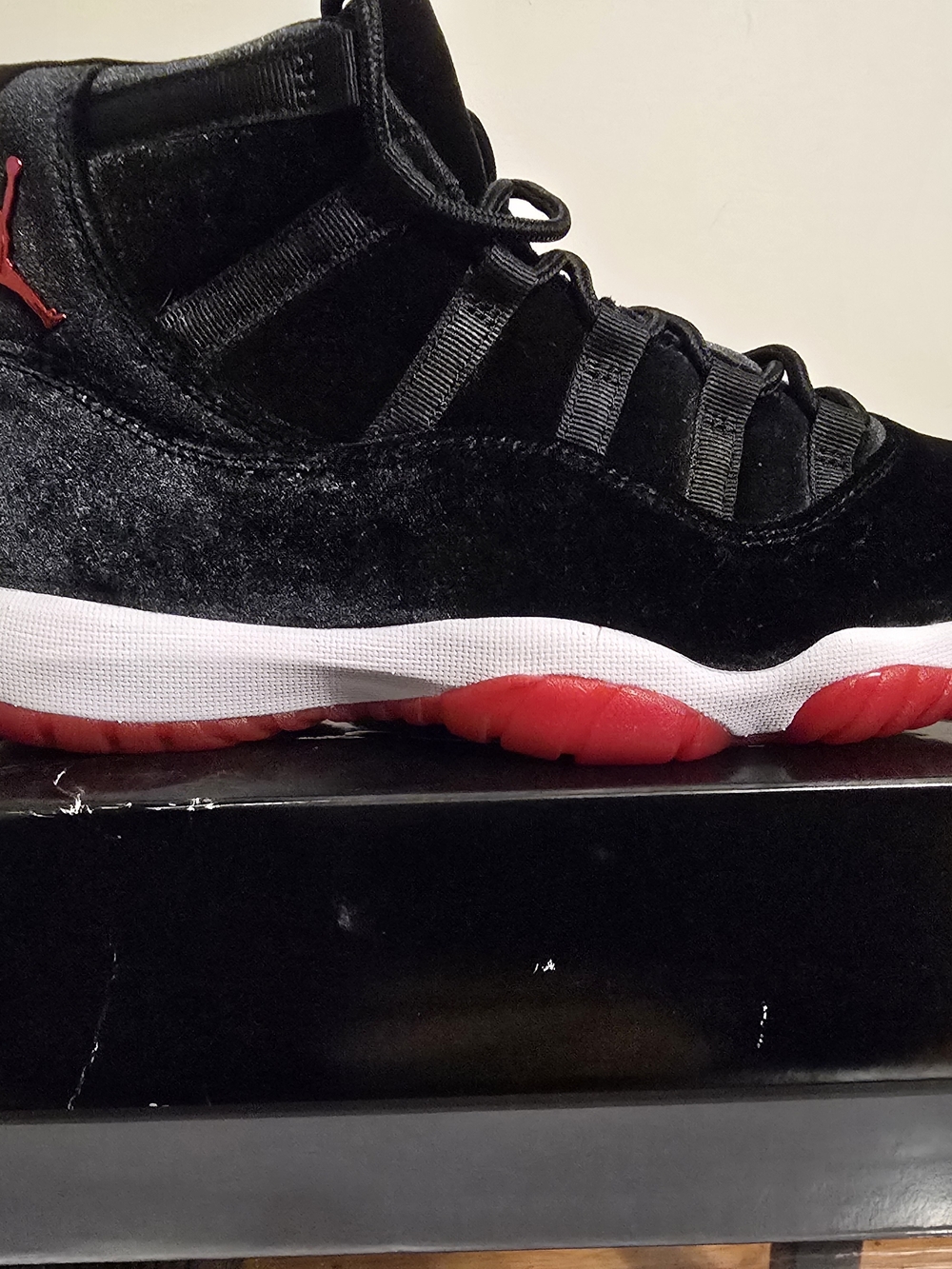 Black & Red Kids Basketball Sneakers - Brand: